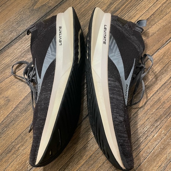 Brooks Women’s Levitate 4 Black White Running Shoes Sneakers Size 10.5 B Active - Picture 7 of 9